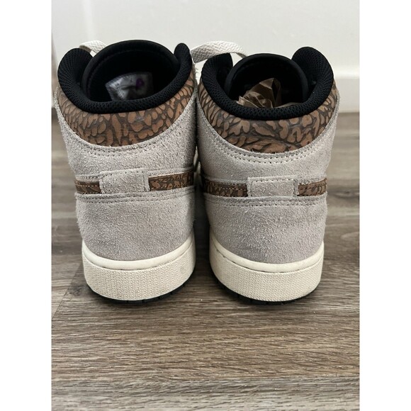 Nike Youth Air Jordan AJ1 Mid SE  Beige Suede  Sneakers DZ5370-102 Size 7Y - Picture 7 of 8